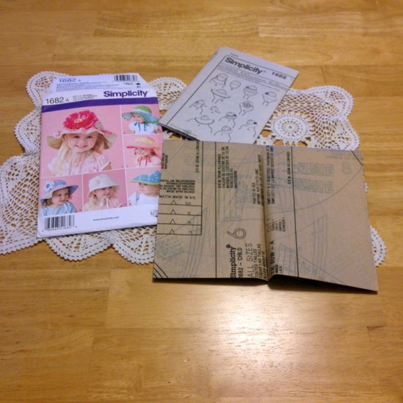 Sewing Pattern, Simplicity 1682 girls hat pattern, uncut - Picture 2 of 8